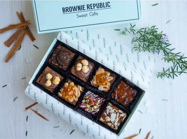 Black and white 8 brownie box