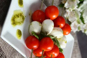 Brochetas Capresse (12 unidades)