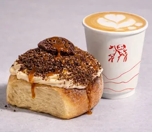 Rollito triton + café