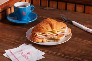 Croissant Grande con Jamón y Queso