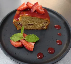 Queque con frutilla y helado de chocolate (Sin azúcar)