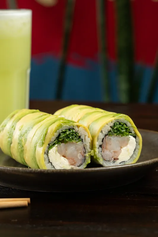 Avocado Roll (Ebi o Tori) + Jugo o Limonada Avocado Roll (Ebi o Tori) + Jugo o Limonada