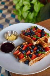 Waffles Con Mermelada De Frutos Rojos