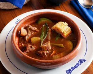 Media Orden de Mole de Olla de Res