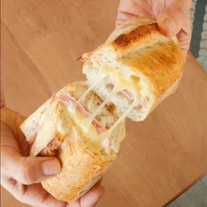 Baguette jamón queso