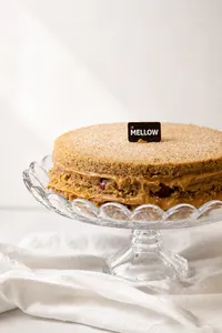 Torta crocante nuez, caluga y frambuesas 20-25 personas