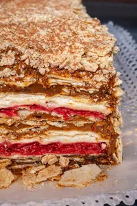 Torta milhojas chocolate frambuesa crema (SIN AZUCAR AÑADIDA) 15P Aprox.