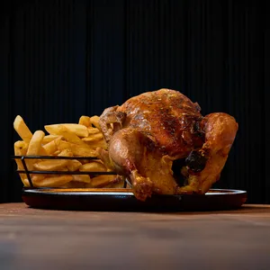 Pollo Entero con Papas Grandes 600gr.