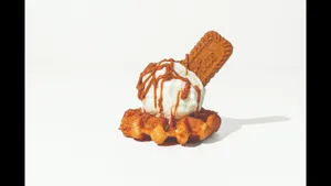 Waffle con helado Lotus