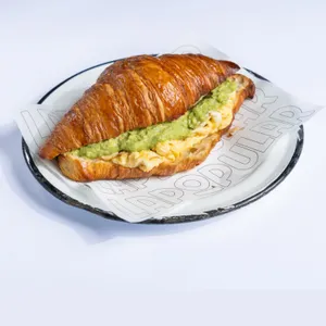Croissant Goloso Palta Huevo Revuelto