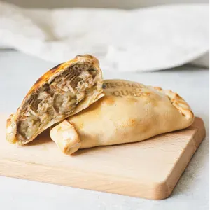 Empanada Carne mechada queso