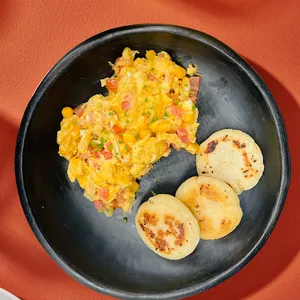 Huevos jamón y queso