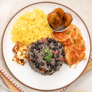 PINTO CON HUEVO A LO MACHO