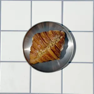 Croissant Manjar Nuez