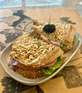 Tapado Gourmet Pastrami & Queso de Cabra