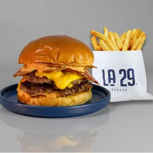 Burger + Papas Fritas