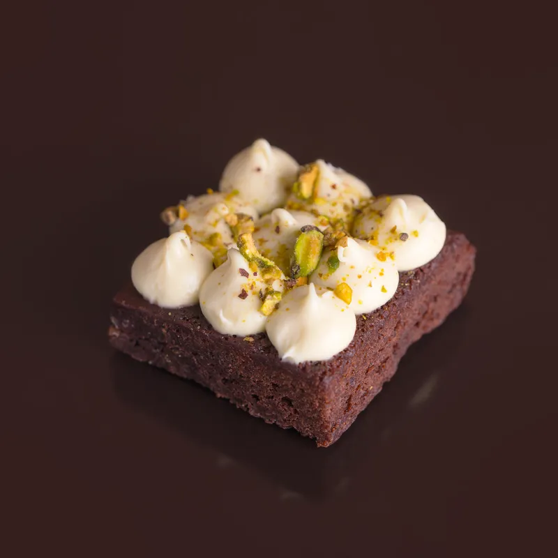 Brownie de Red Velvet, Queso Crema y Pistacho Brownie de Red Velvet, Queso Crema y Pistacho