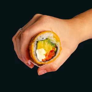 Handroll panko palta, queso y pimenton