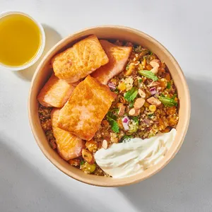 Bowl Tabbule Salmón Caliente