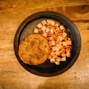 Cachopo (milanesa española) con patatas o ensalada estilo cesar