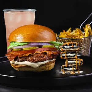 Combo Bacon Burger + Fried Oreo