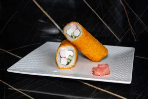 Handroll kanikama, pepino, queso crema