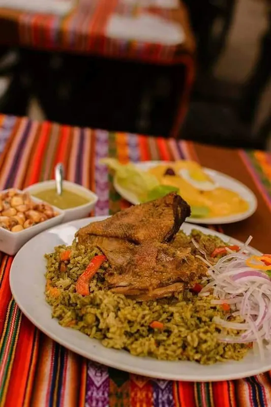 Arroz con pato acompañado con papa a la huancaína Arroz con pato acompañado con papa a la huancaína