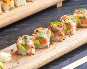 Salmón Crunchy (Rollo)