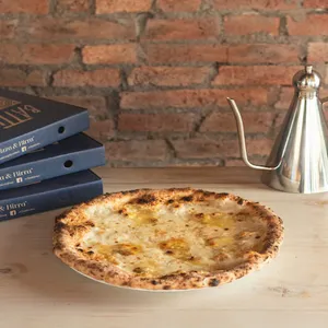 Pizza 4 formaggi (Bianca)