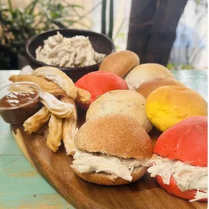 Pancitos +¨Pasta Ave Mayo + 6 Churros