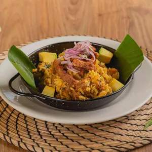 Arroz Apastelado de Chicharrón