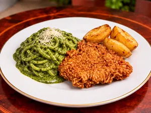 Tallarines Verdes Cremosos con Broaster