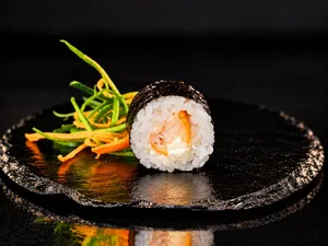 Hosomaki Pollo teriyaki y queso crema