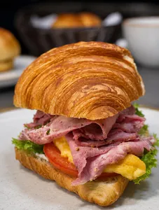 Croissant Roast Beef