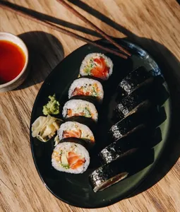 Korean Spicy Salmon Maki
