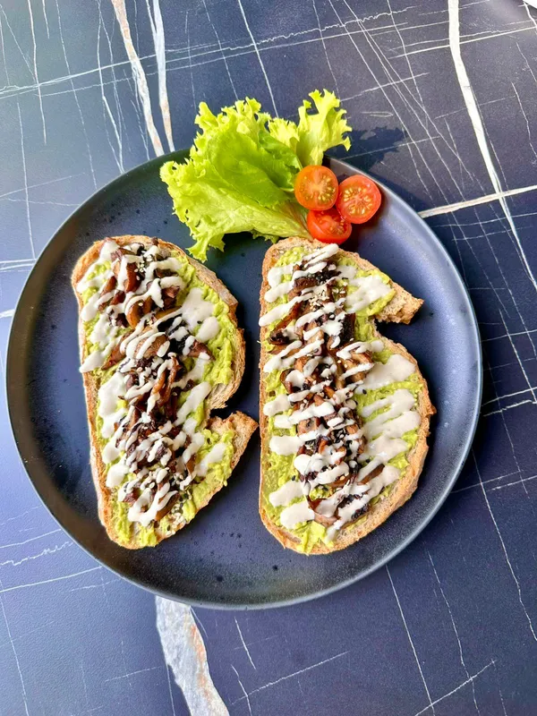 Tostada Champiñón ( solo consumo en local)