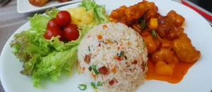 Menu Ejecutivo Cerdo Agridulce arroz y papa frita