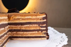 Torta de panqueque chocolate manjar