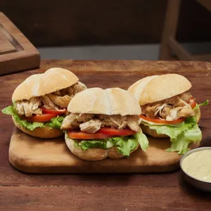 Sandwich de pollo a la brasa