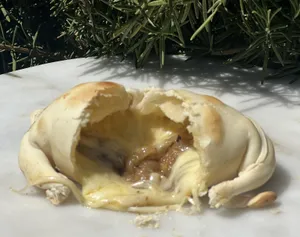 Queso y Cebolla (masa criolla)