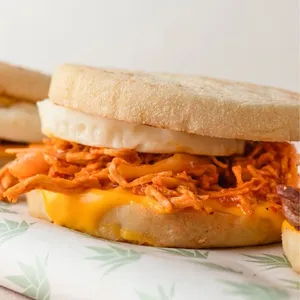 MEXMUFFIN TINGA CHIPOTLE