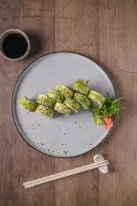 Avocado roll (10 piezas)
