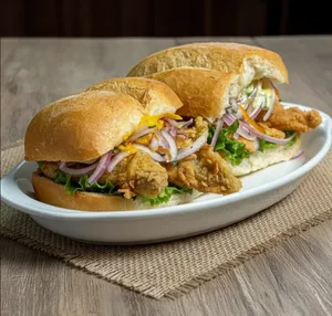 Combo 1 (Personal) Dos deliciosos sándwiches crujientes
