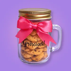 Jar de galletas en forma de corazón.