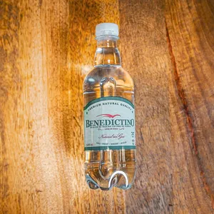 Agua Benedictino sin gas