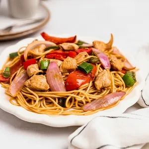 Spaguetti a la peruana de pollo