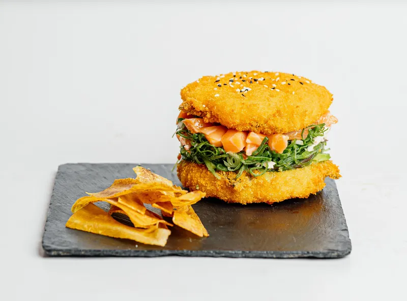 Kalea Burger Akira