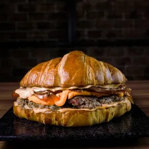 Croissant Burger