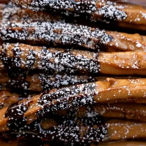 18 Churros + 2 Salsas