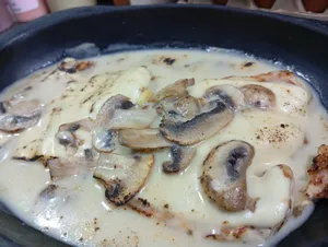 Pechuga en salsa de champiñones